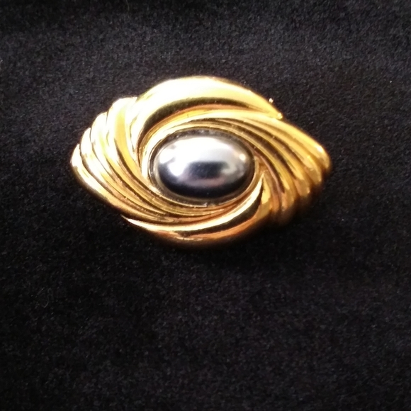 Goldtone Pendant Brooch - Picture 2 of 4